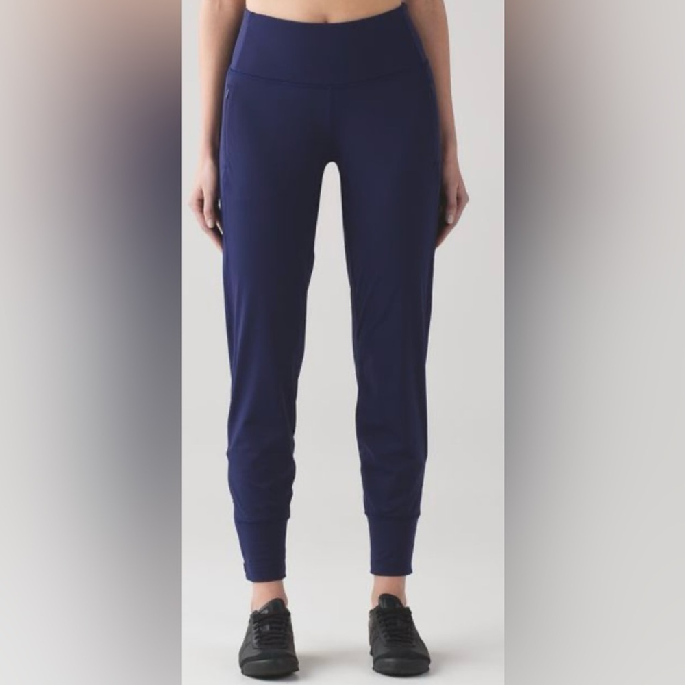 Lululemon. Navy Blue Women's Pant size 6
